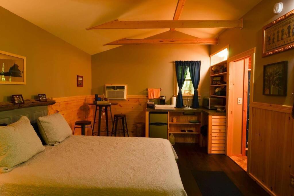 Foxtail Orchards - The Fox Den Villa Tazewell Buitenkant foto