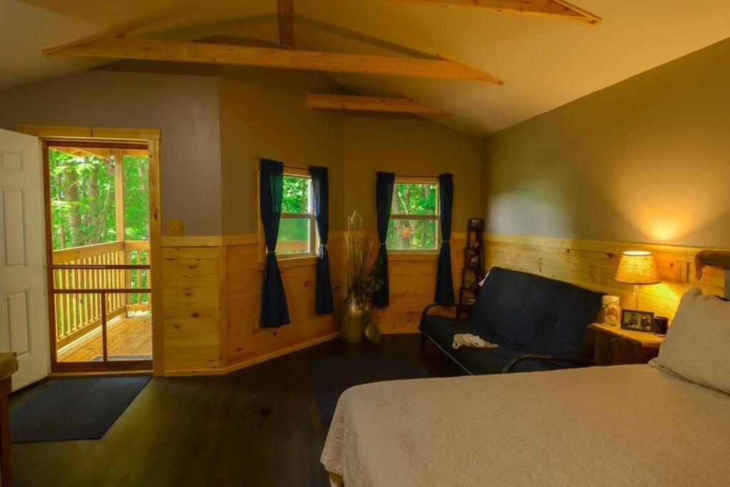 Foxtail Orchards - The Fox Den Villa Tazewell Buitenkant foto