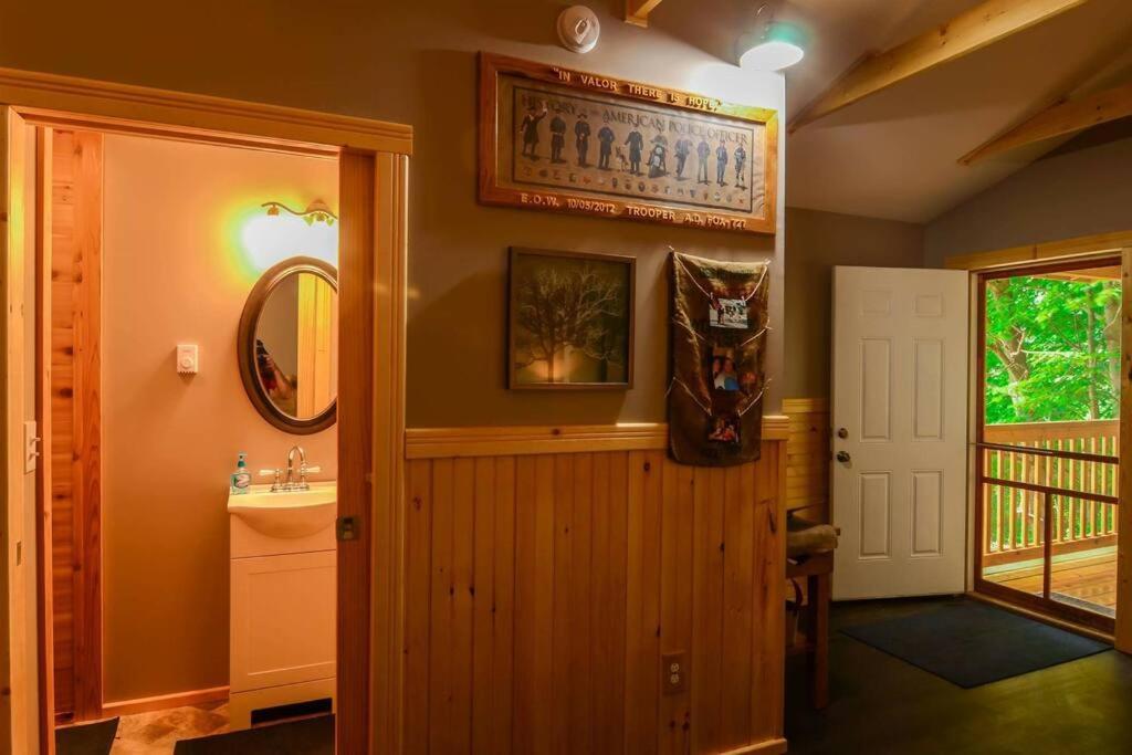 Foxtail Orchards - The Fox Den Villa Tazewell Buitenkant foto